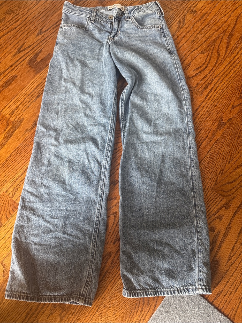 abercrombie kids light wash low rise baggy jeans 9/10 long